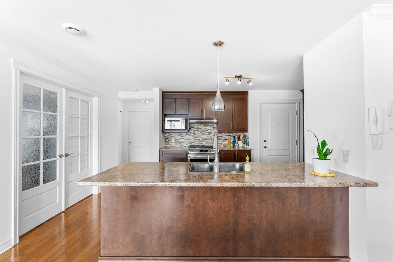 Kitchen - 5-385 Rue Dalpé, Mascouche, QC - Indoor Photo Showing Kitchen With Double Sink With Upgraded Kitchen