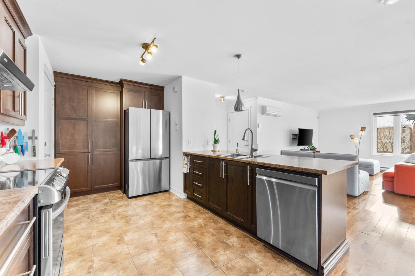 Kitchen - 5-385 Rue Dalpé, Mascouche, QC - Indoor Photo Showing Kitchen With Upgraded Kitchen