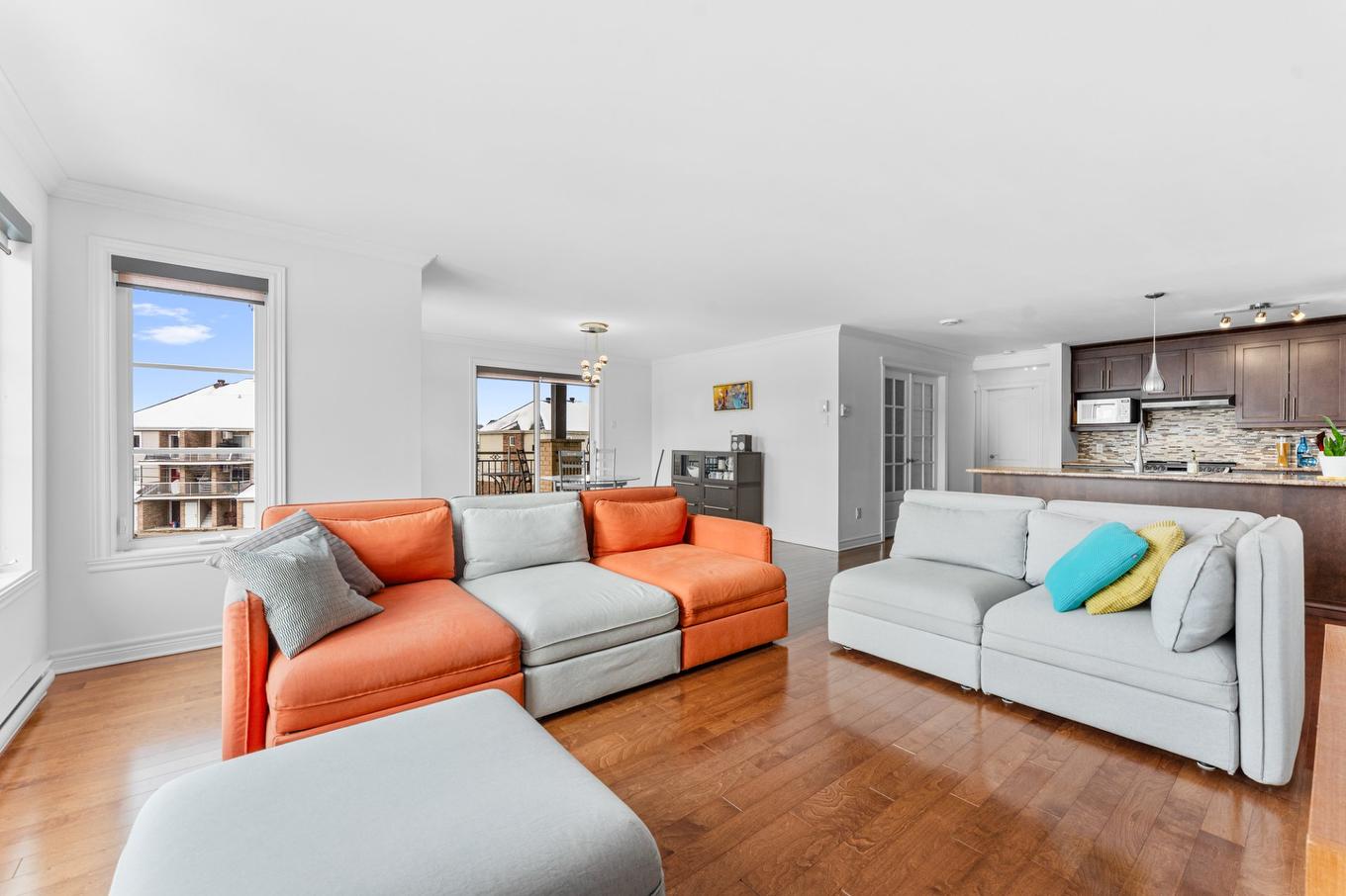 Overall view - 5-385 Rue Dalpé, Mascouche, QC - Indoor Photo Showing Living Room