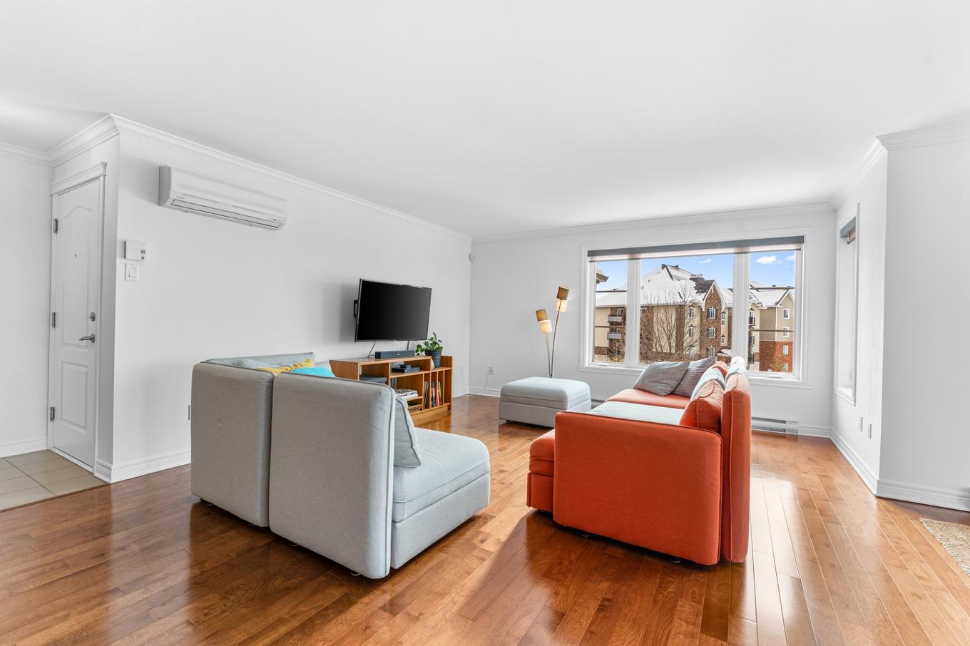 Living room - 5-385 Rue Dalpé, Mascouche, QC - Indoor Photo Showing Living Room