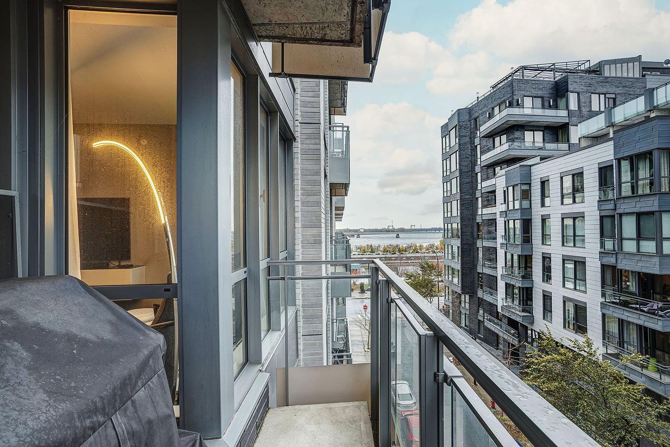 View - 501-901 Rue De La Commune E., Montréal (Ville-Marie), QC - Outdoor With Exterior