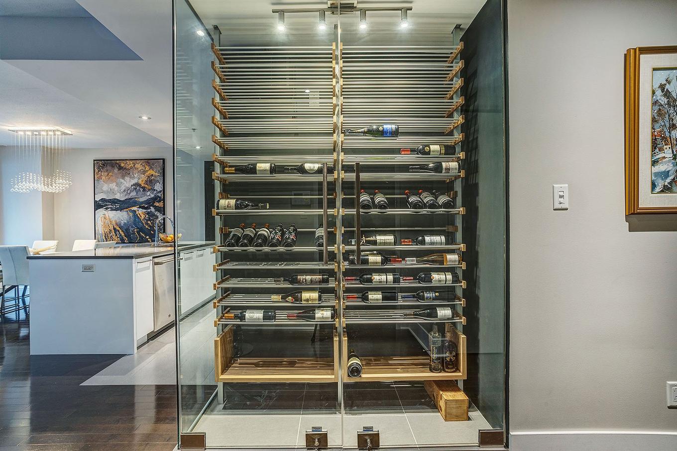 Interior - 501-901 Rue De La Commune E., Montréal (Ville-Marie), QC - Indoor Photo Showing Kitchen With Double Sink