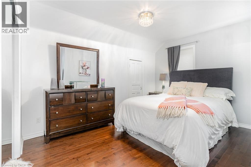 292 W Lambton Street W, Durham, ON - Indoor Photo Showing Bedroom