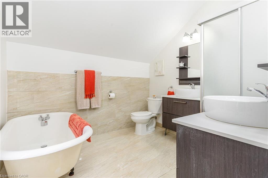 292 W Lambton Street W, Durham, ON - Indoor Photo Showing Bathroom