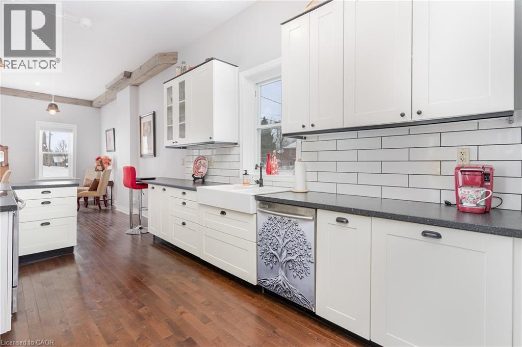 292 W Lambton Street W, Durham, ON - Indoor Photo Showing Kitchen