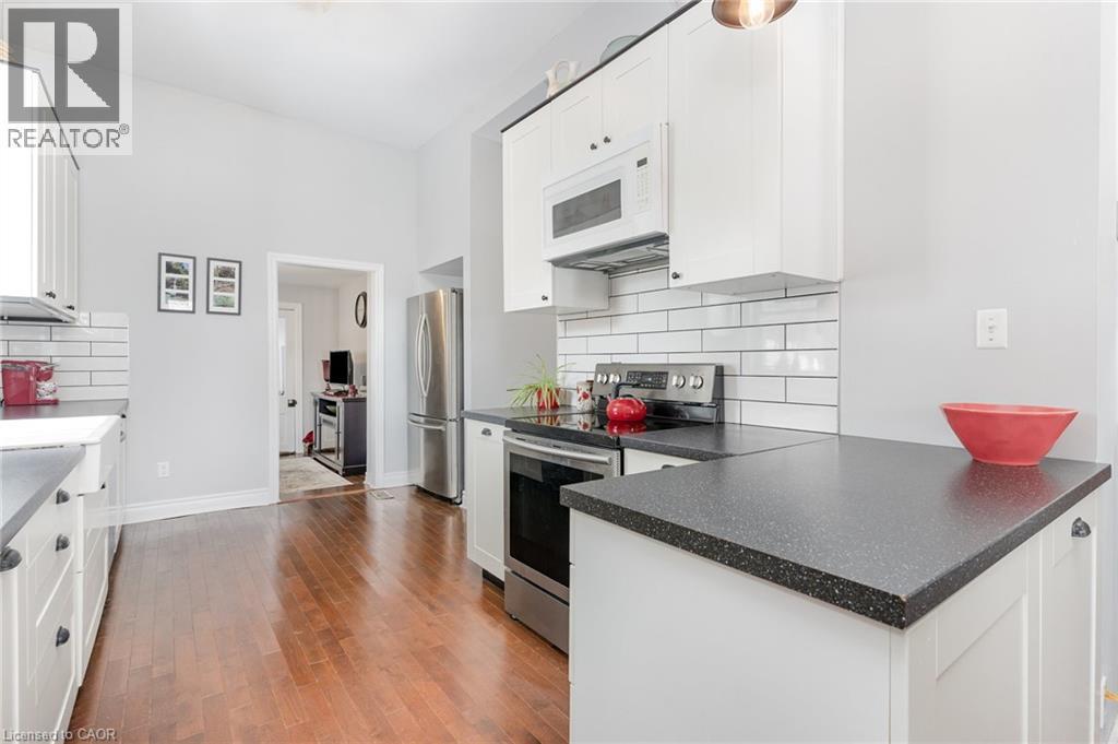 292 W Lambton Street W, Durham, ON - Indoor Photo Showing Kitchen With Upgraded Kitchen