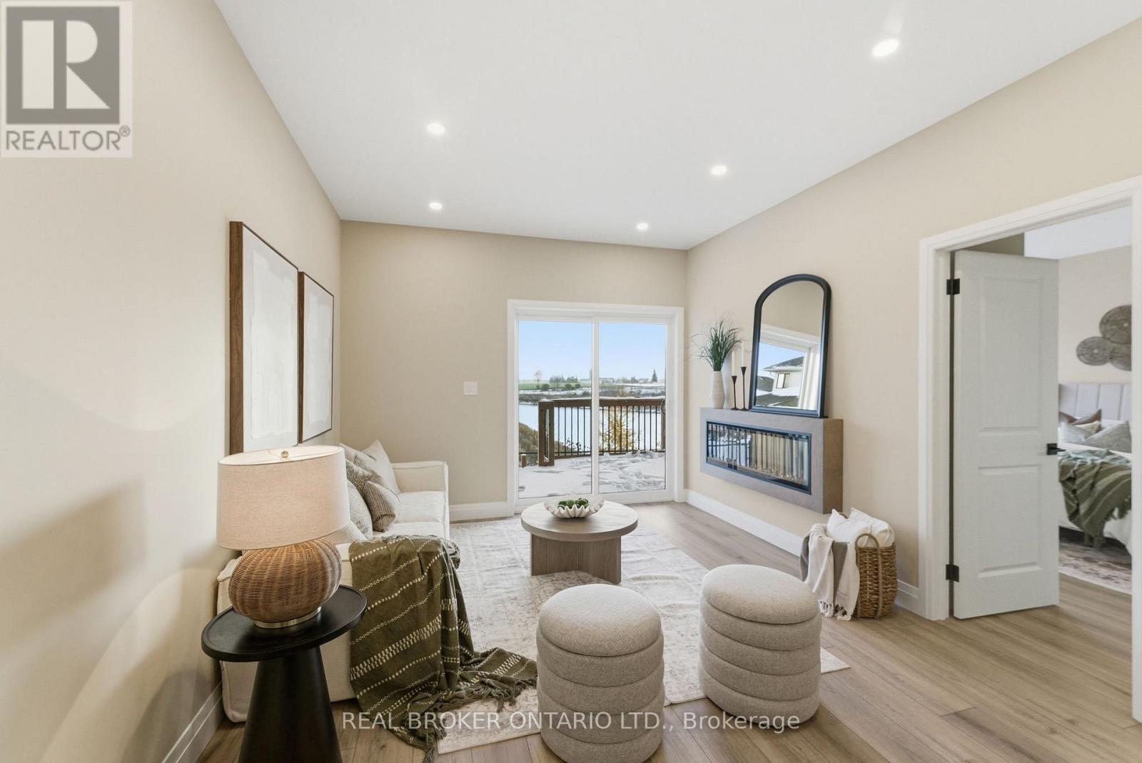 26 - 29 Weymouth Street, Woolwich, ON - Indoor Photo Showing Living Room