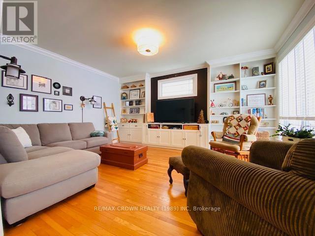 64 Byng Avenue, Kapuskasing, ON - Indoor Photo Showing Living Room