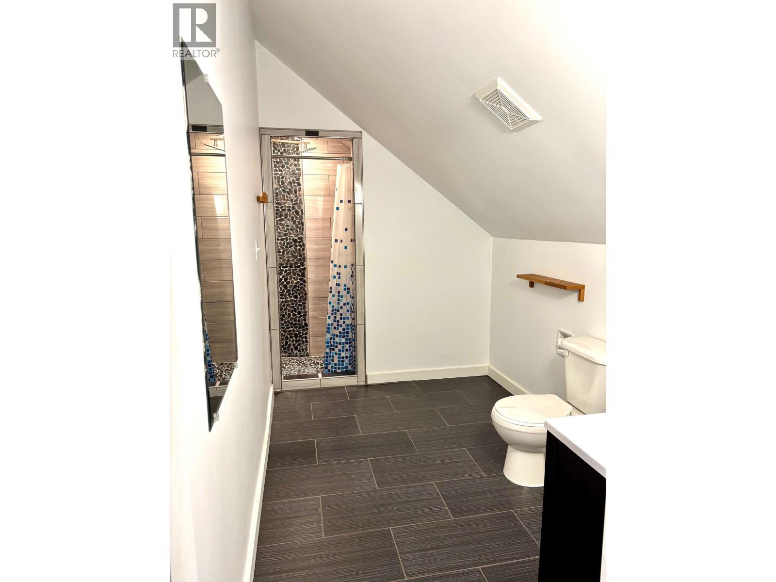 11 4832 Lazelle Avenue, Terrace, BC - Indoor Photo Showing Bathroom