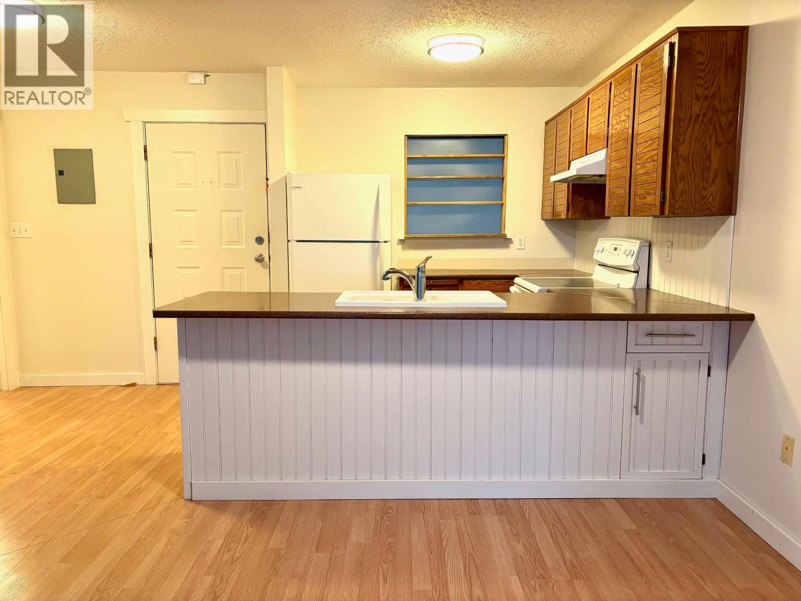 11 4832 Lazelle Avenue, Terrace, BC - Indoor Photo Showing Kitchen