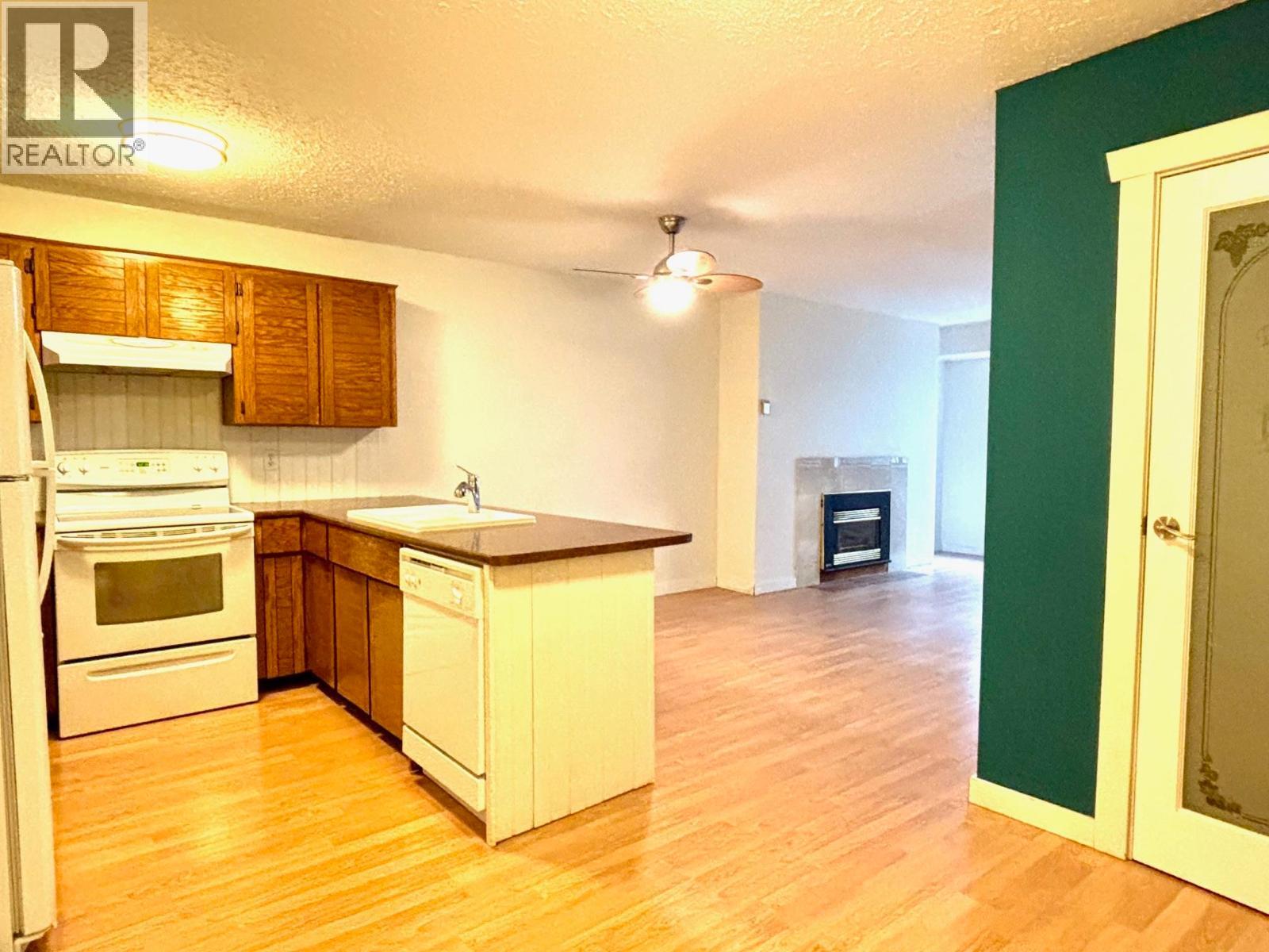 11 4832 Lazelle Avenue, Terrace, BC - Indoor Photo Showing Kitchen