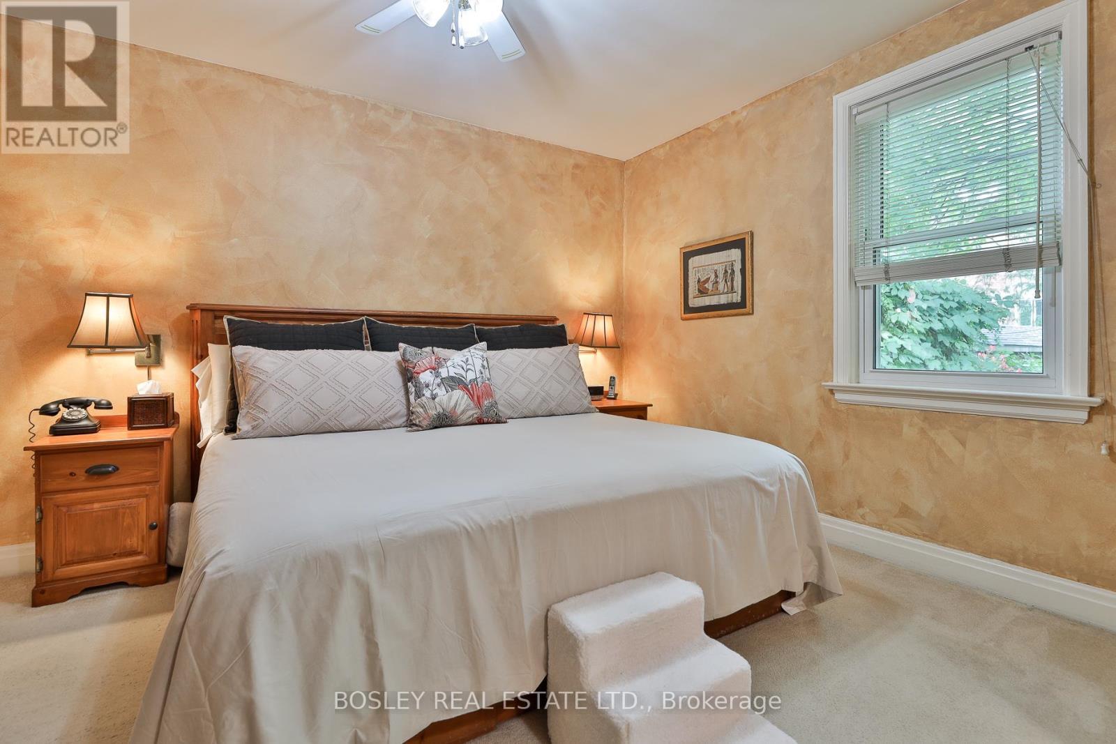 333 Sutherland Drive, Toronto, ON - Indoor Photo Showing Bedroom