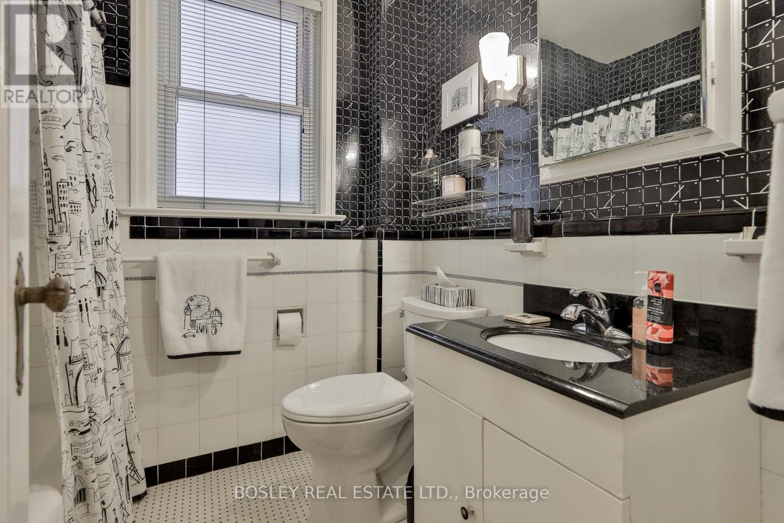 333 Sutherland Drive, Toronto, ON - Indoor Photo Showing Bathroom