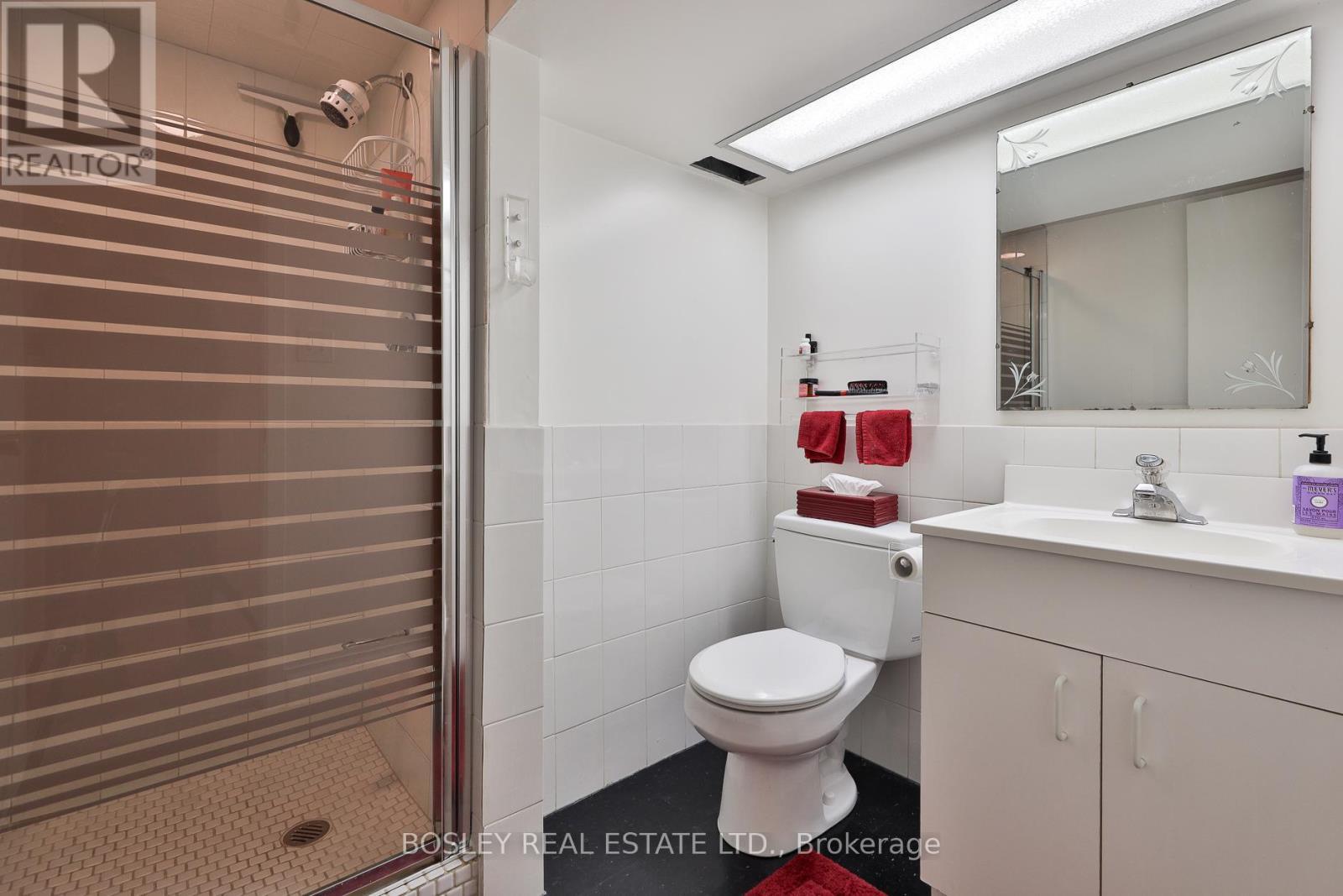 333 Sutherland Drive, Toronto, ON - Indoor Photo Showing Bathroom