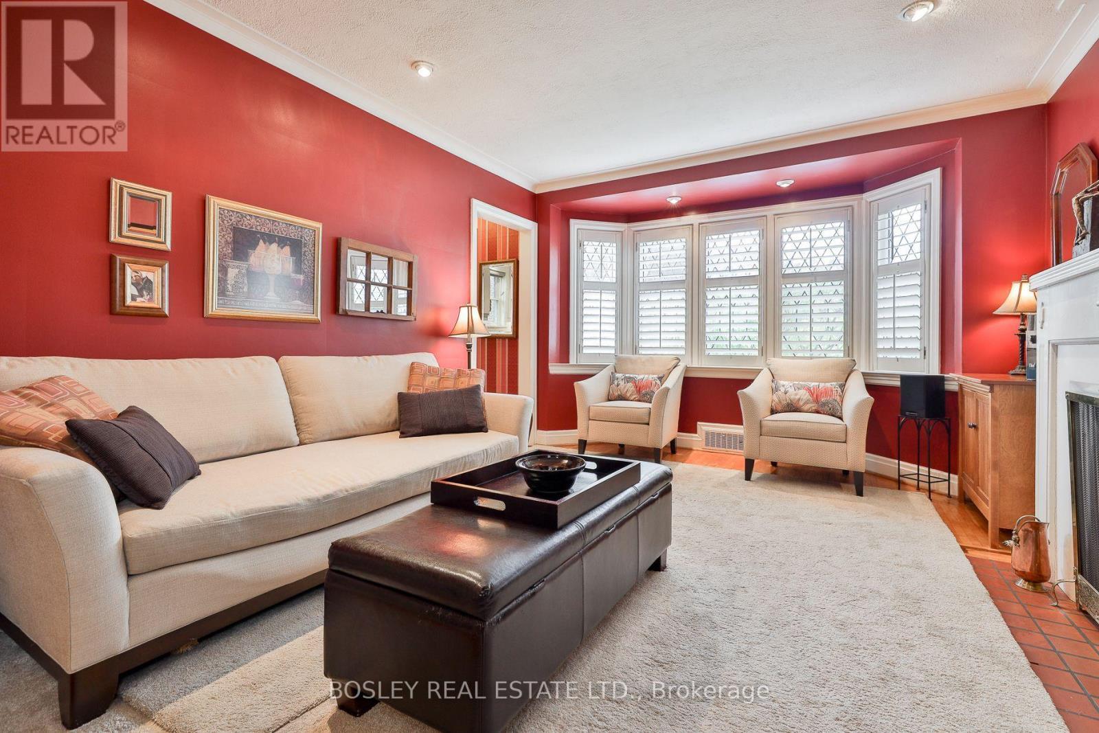 333 Sutherland Drive, Toronto, ON - Indoor Photo Showing Living Room With Fireplace