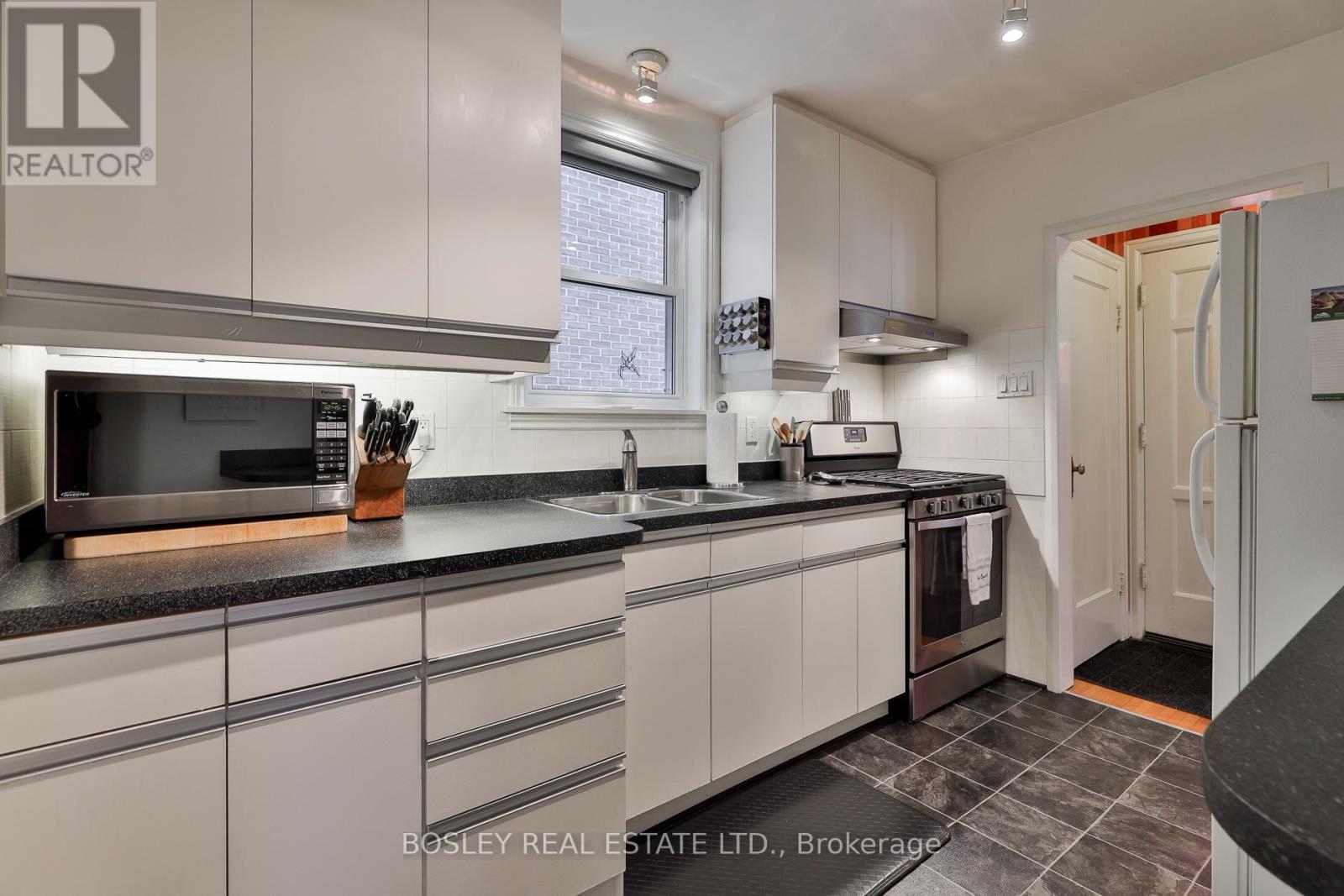 333 Sutherland Drive, Toronto, ON - Indoor Photo Showing Kitchen With Double Sink
