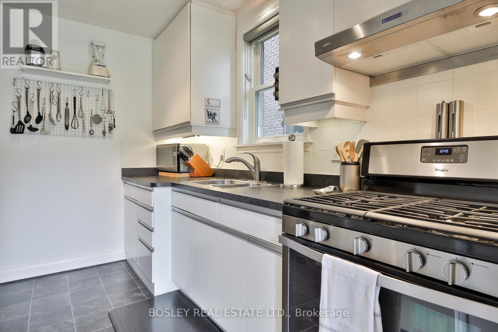 333 Sutherland Drive, Toronto, ON - Indoor Photo Showing Kitchen With Double Sink