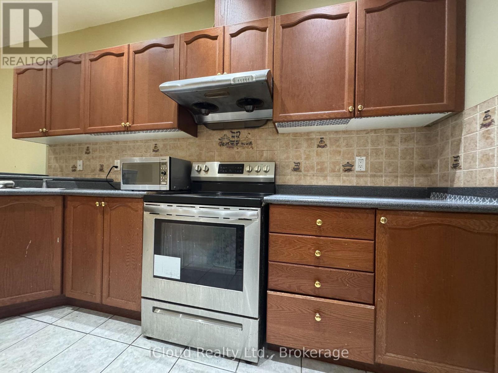 866 Khan Crescent, Mississauga, ON - Indoor Photo Showing Kitchen