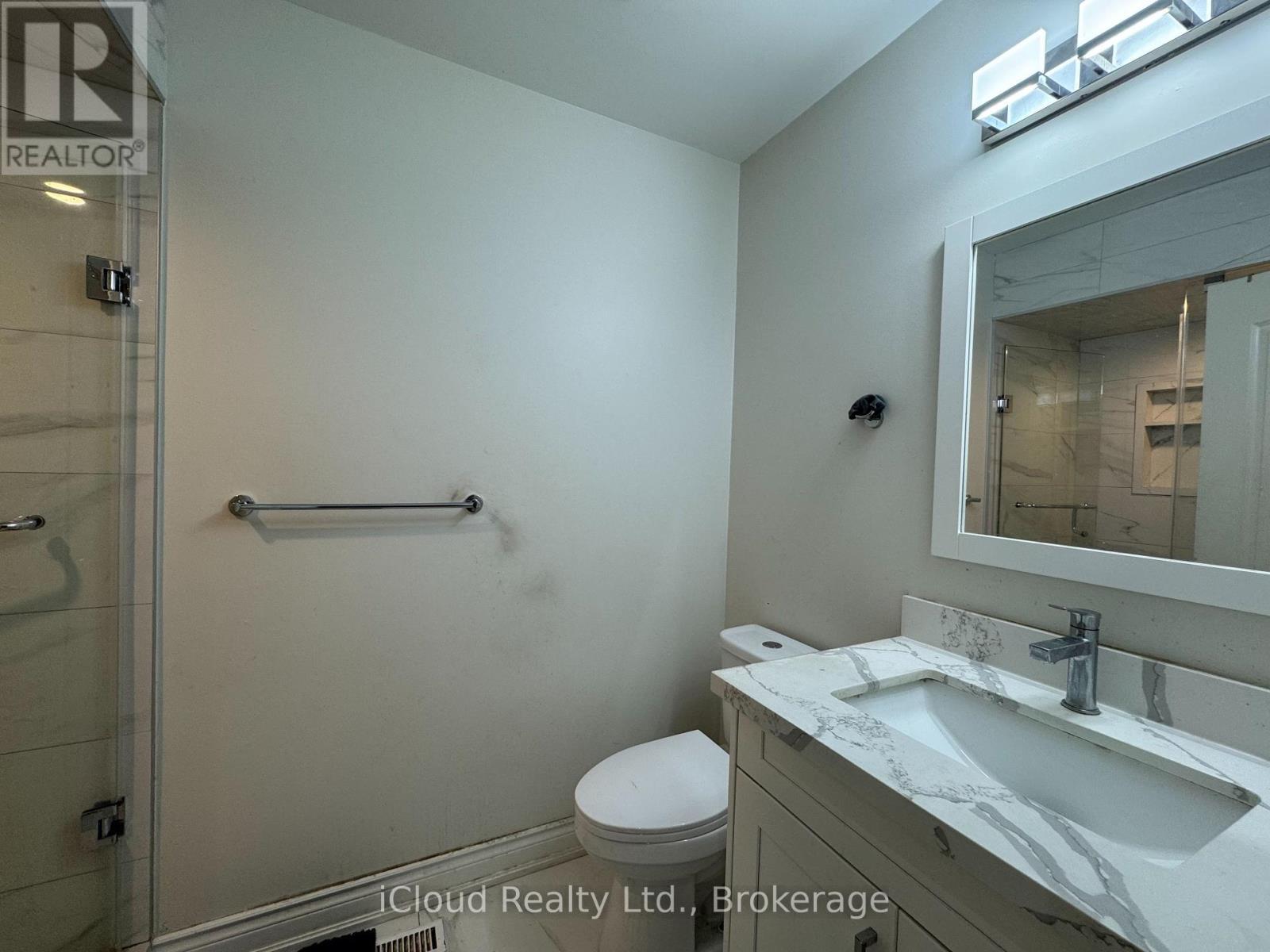866 Khan Crescent, Mississauga, ON - Indoor Photo Showing Bathroom
