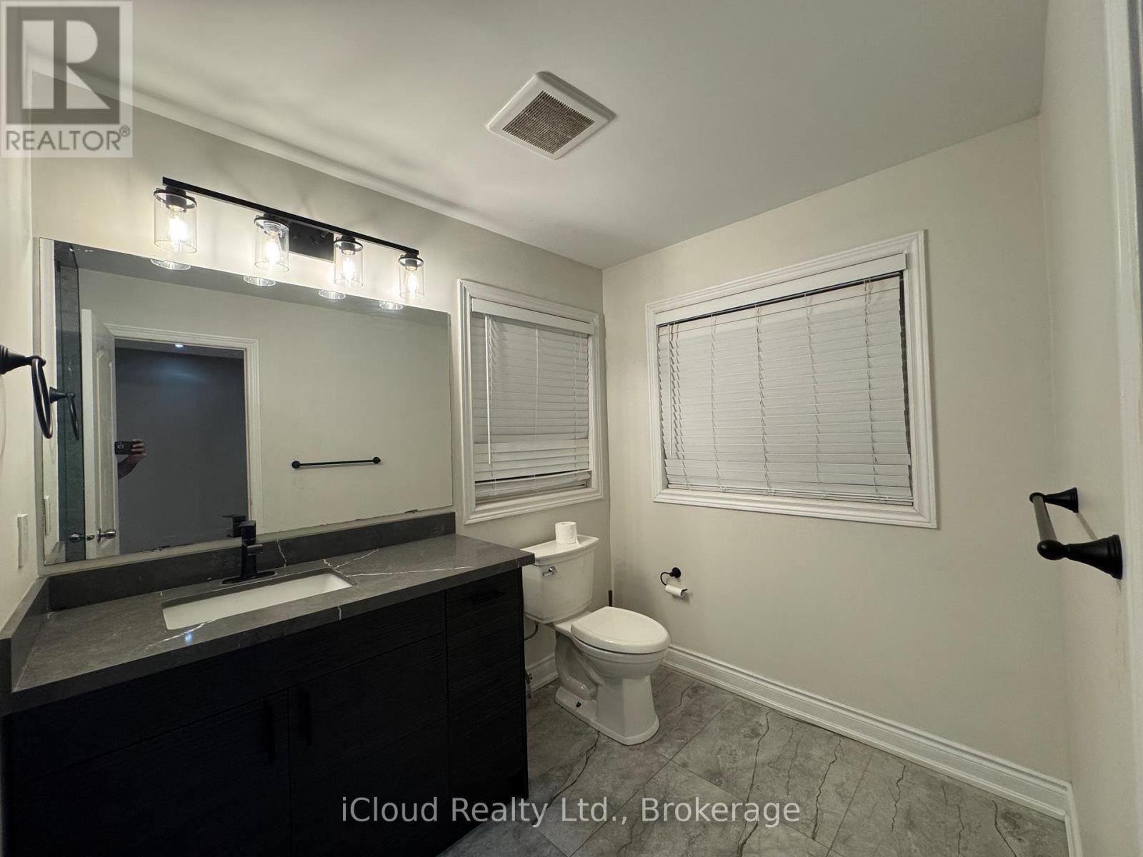 866 Khan Crescent, Mississauga, ON - Indoor Photo Showing Bathroom