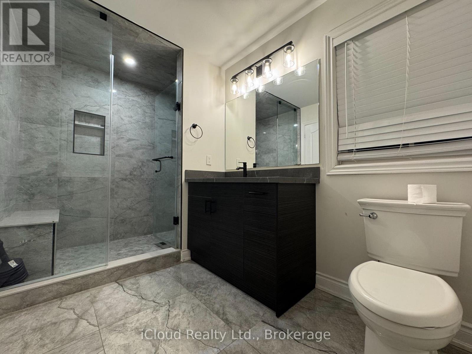 866 Khan Crescent, Mississauga, ON - Indoor Photo Showing Bathroom