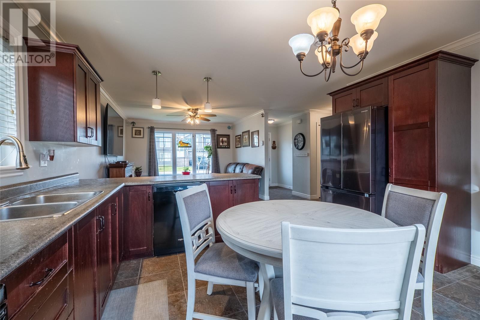 12 Bridgeport Street, Paradise, NL - Indoor Photo Showing Dining Room