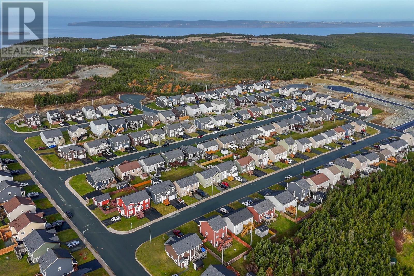 12 Bridgeport Street, Paradise, NL - With View