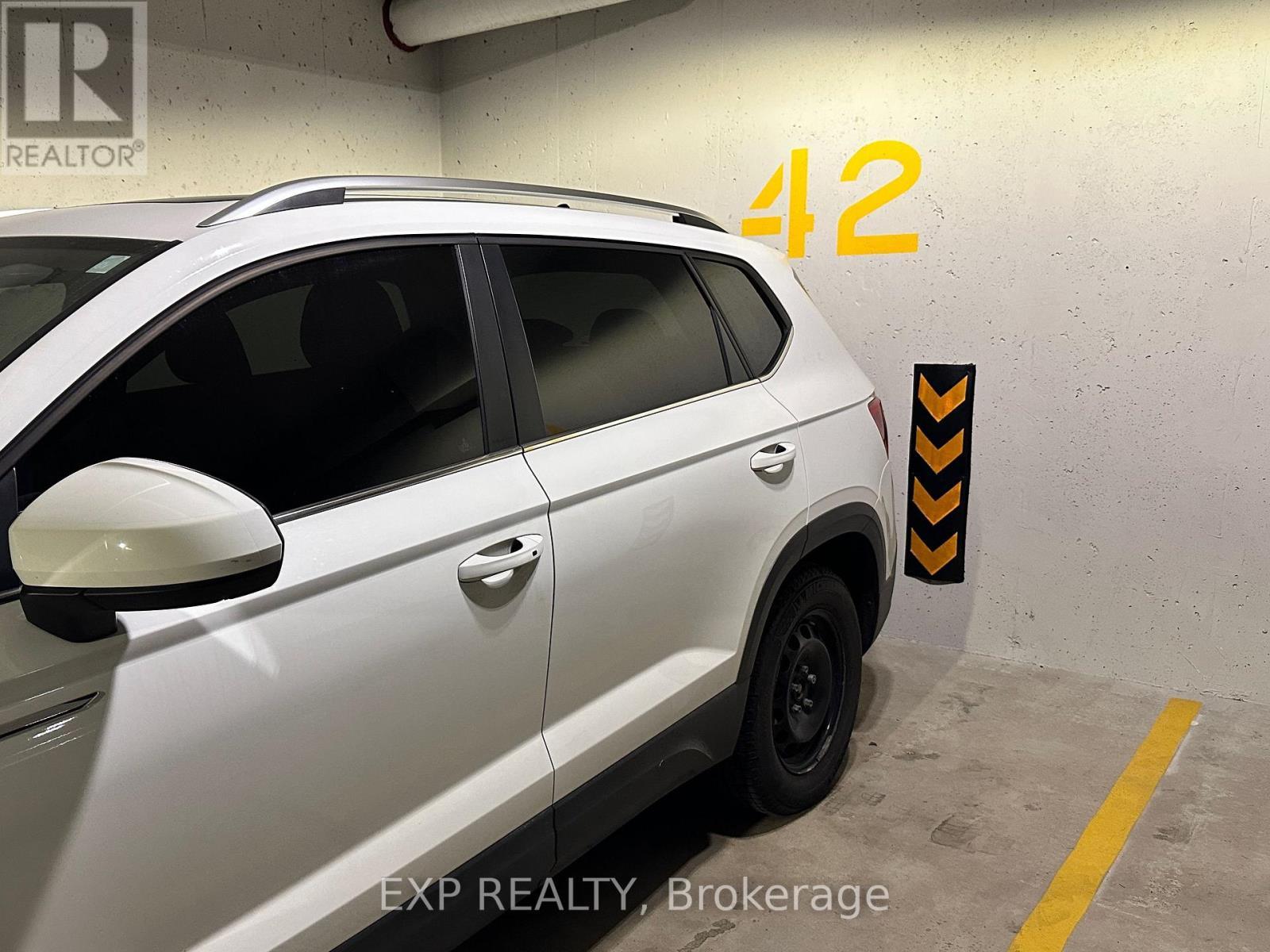 507 - 30 Hamilton Street S, Hamilton, ON - Indoor Photo Showing Laundry Room