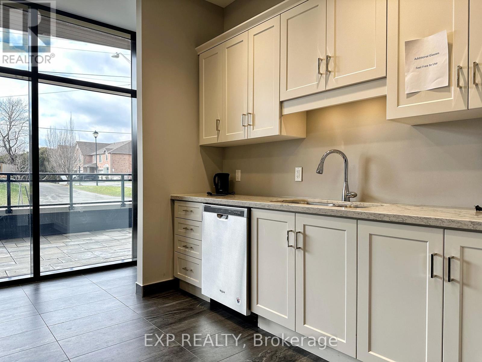 507 - 30 Hamilton Street S, Hamilton, ON - Indoor Photo Showing Kitchen