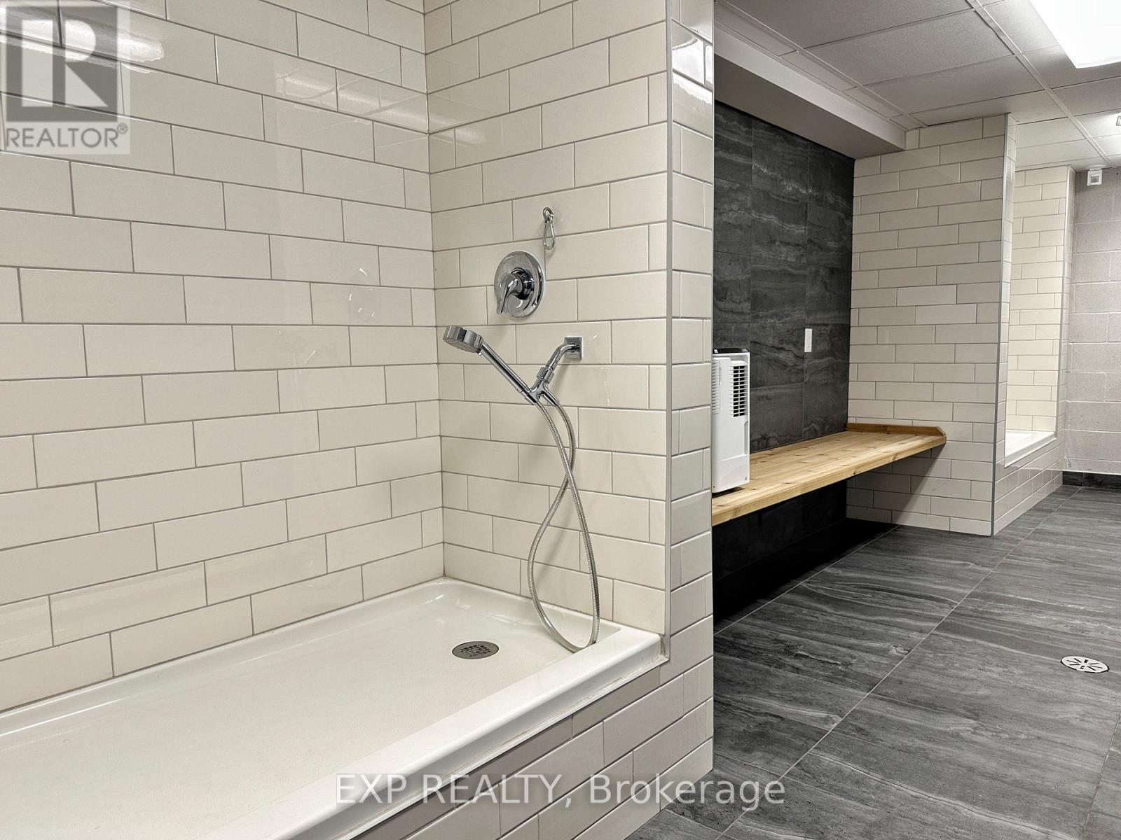 507 - 30 Hamilton Street S, Hamilton, ON - Indoor Photo Showing Bathroom