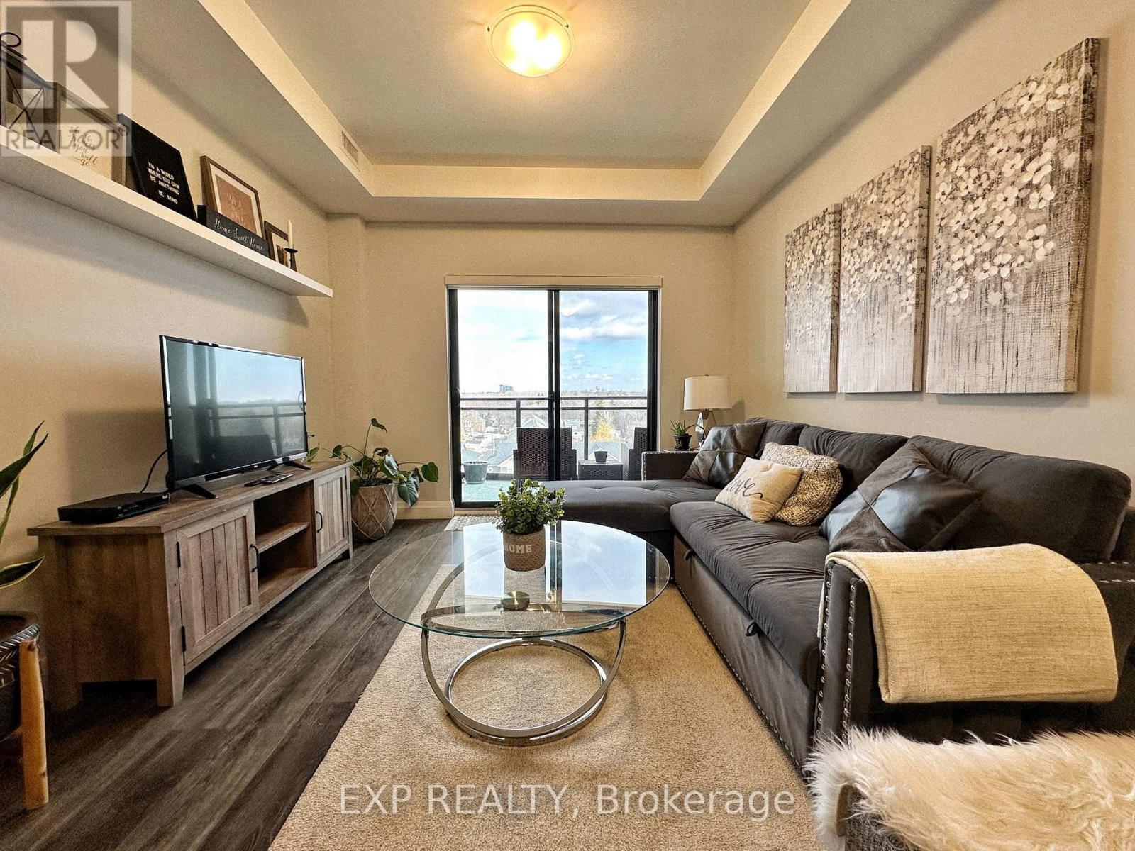 507 - 30 Hamilton Street S, Hamilton, ON - Indoor Photo Showing Living Room