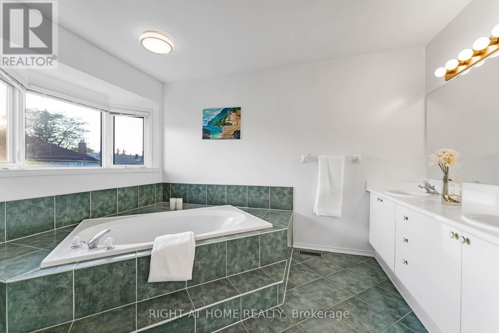 6196 Ravine Way, Ottawa, ON - Indoor Photo Showing Bathroom