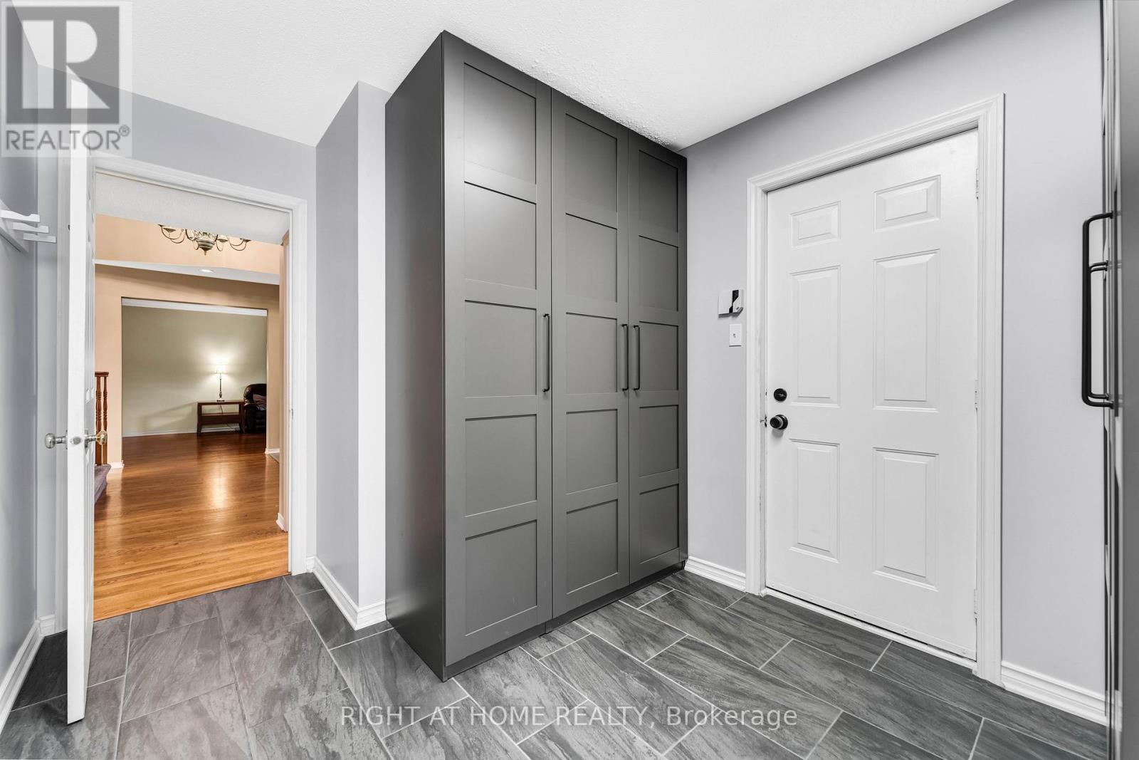 6196 Ravine Way, Ottawa, ON - Indoor Photo Showing Other Room