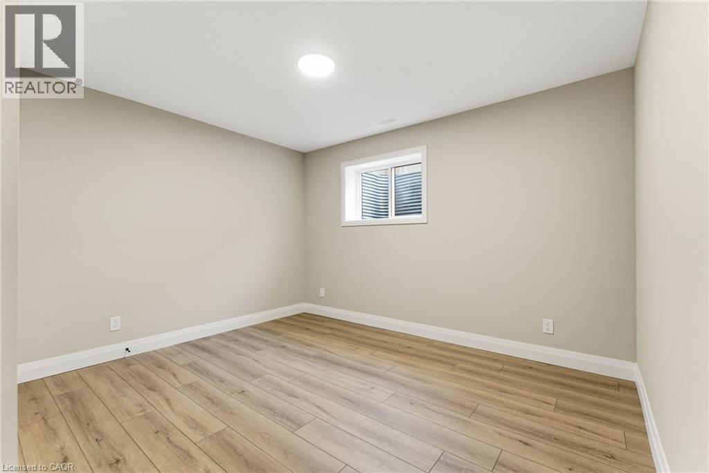 Empty room featuring baseboards and light wood-style flooring - 29 Weymouth Street Unit# 17, Elmira, ON - Indoor Photo Showing Other Room
