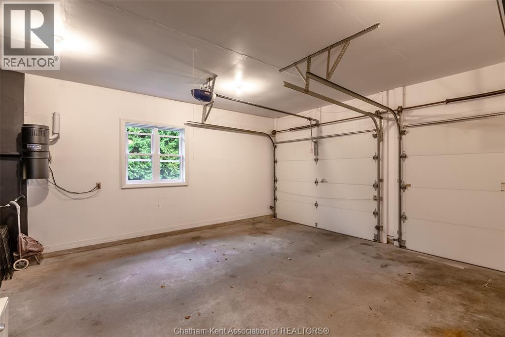 8 Kyle Drive, Ridgetown, ON - Indoor Photo Showing Garage