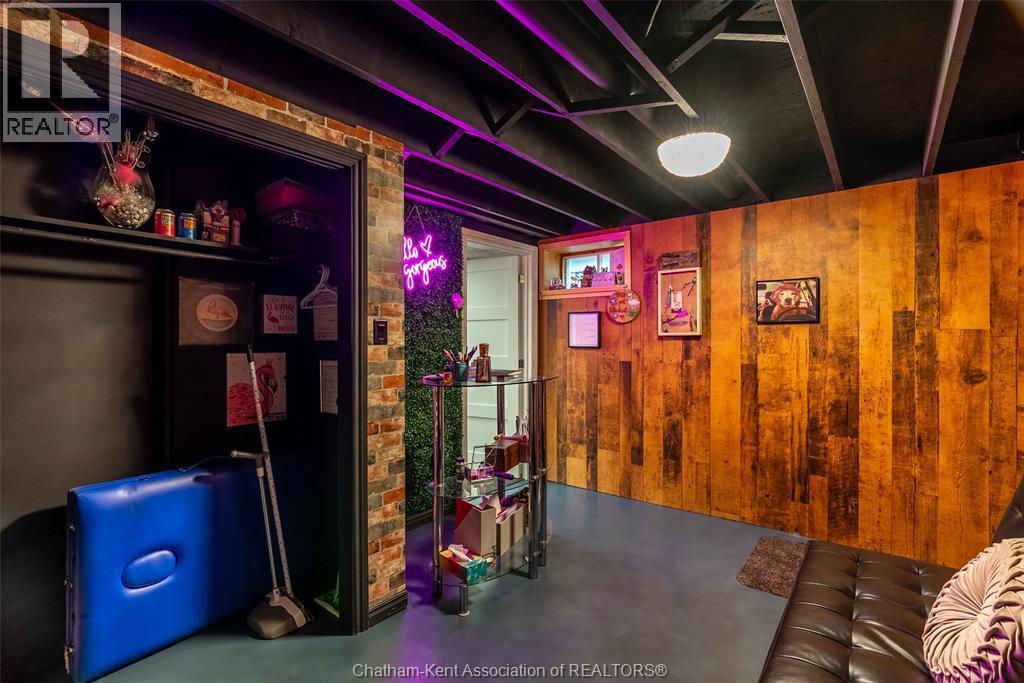 8 Kyle Drive, Ridgetown, ON - Indoor