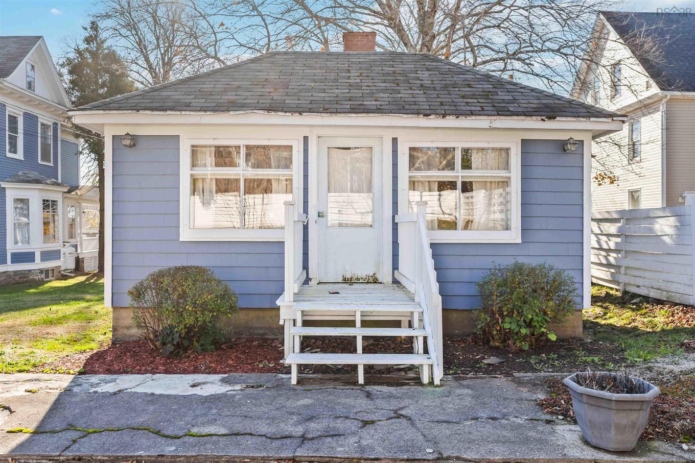 20 Victoria Avenue, Weymouth, NS