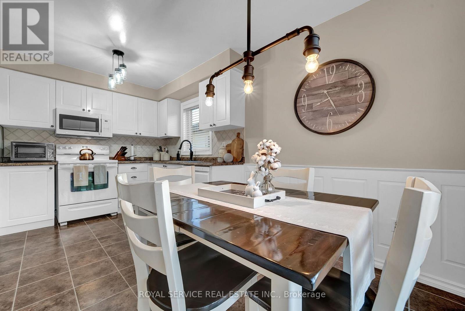 6 Goodwin Avenue, Clarington (Bowmanville), ON - Indoor