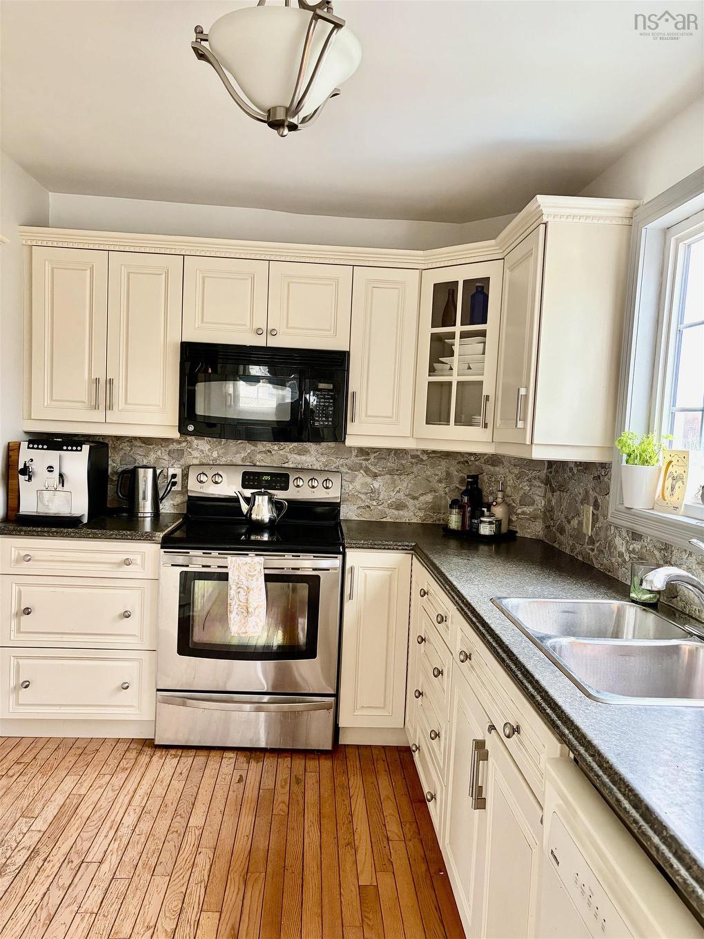 800 Shore Road, Sydney Mines, NS