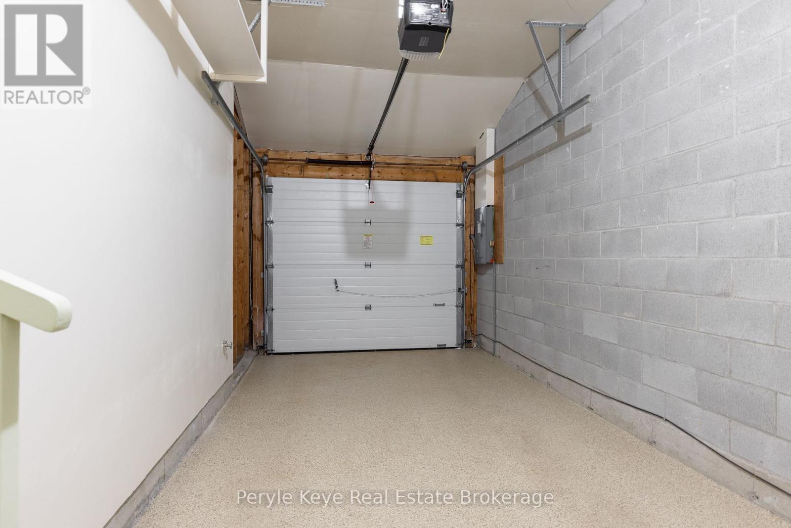 143 Pine Street, Bracebridge (Macaulay), ON - Indoor Photo Showing Garage
