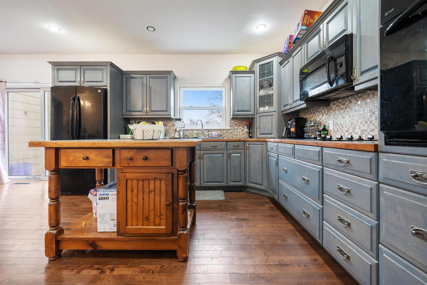 230 Victoria Street E, Amherst, NS