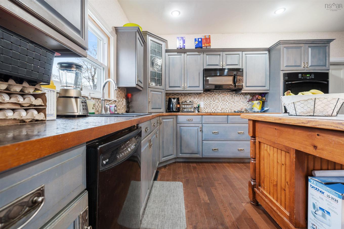 230 Victoria Street E, Amherst, NS