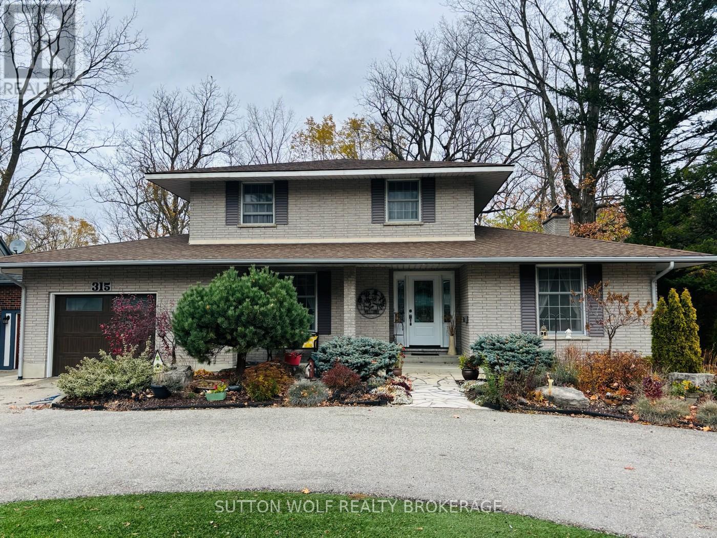 315 Caradoc Street N, Strathroy-Caradoc, ON - Outdoor With Facade