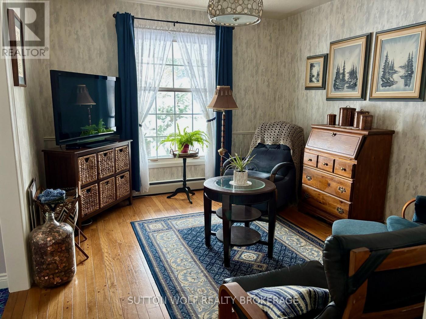 315 Caradoc Street N, Strathroy-Caradoc, ON - Indoor