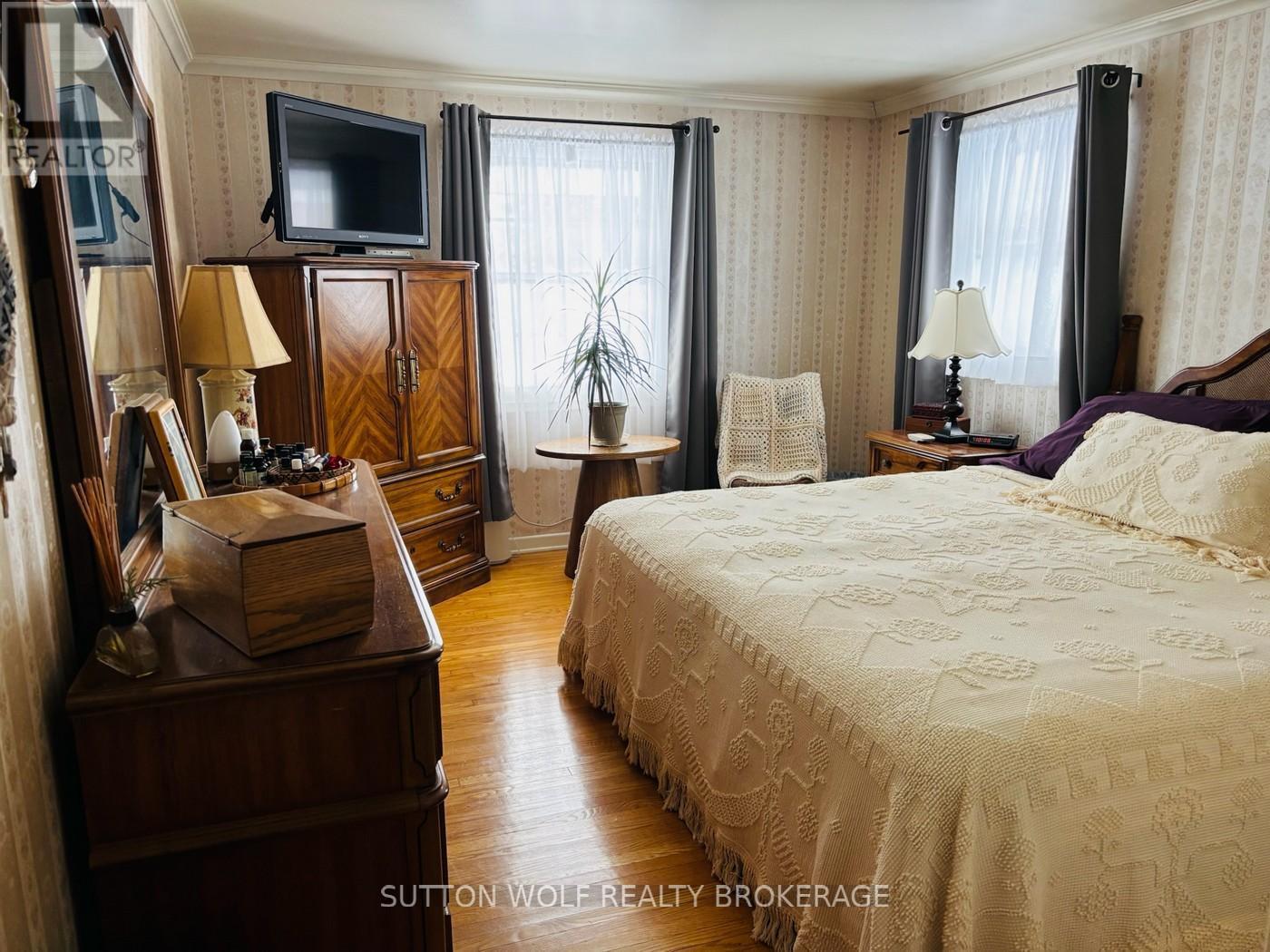 315 Caradoc Street N, Strathroy-Caradoc, ON - Indoor Photo Showing Bedroom