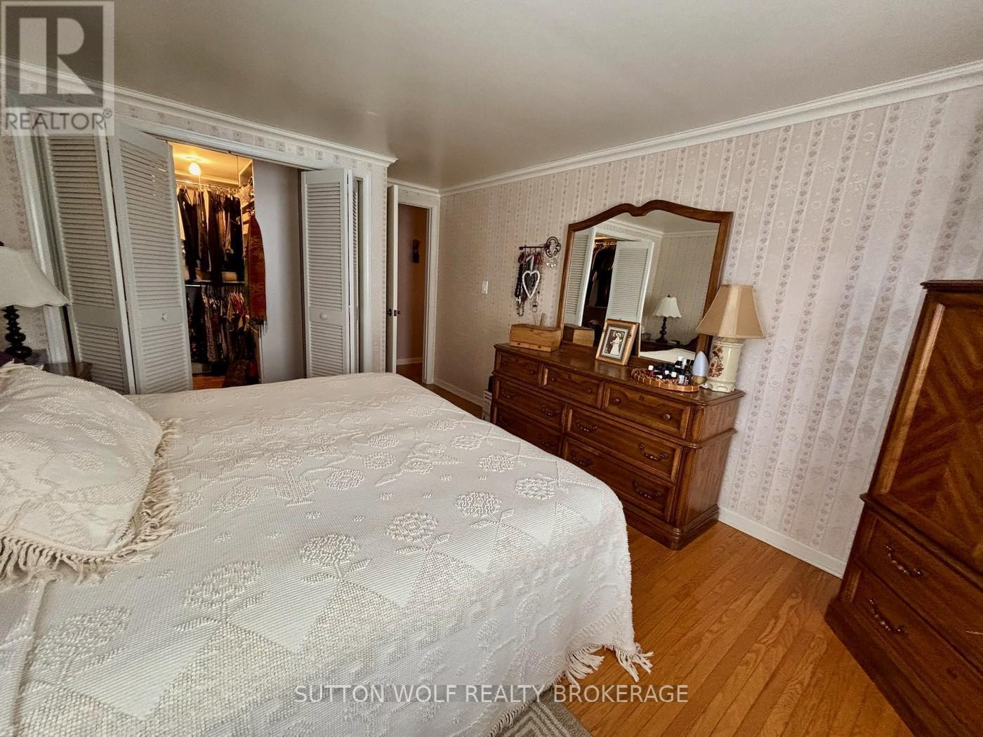 315 Caradoc Street N, Strathroy-Caradoc, ON - Indoor Photo Showing Bedroom