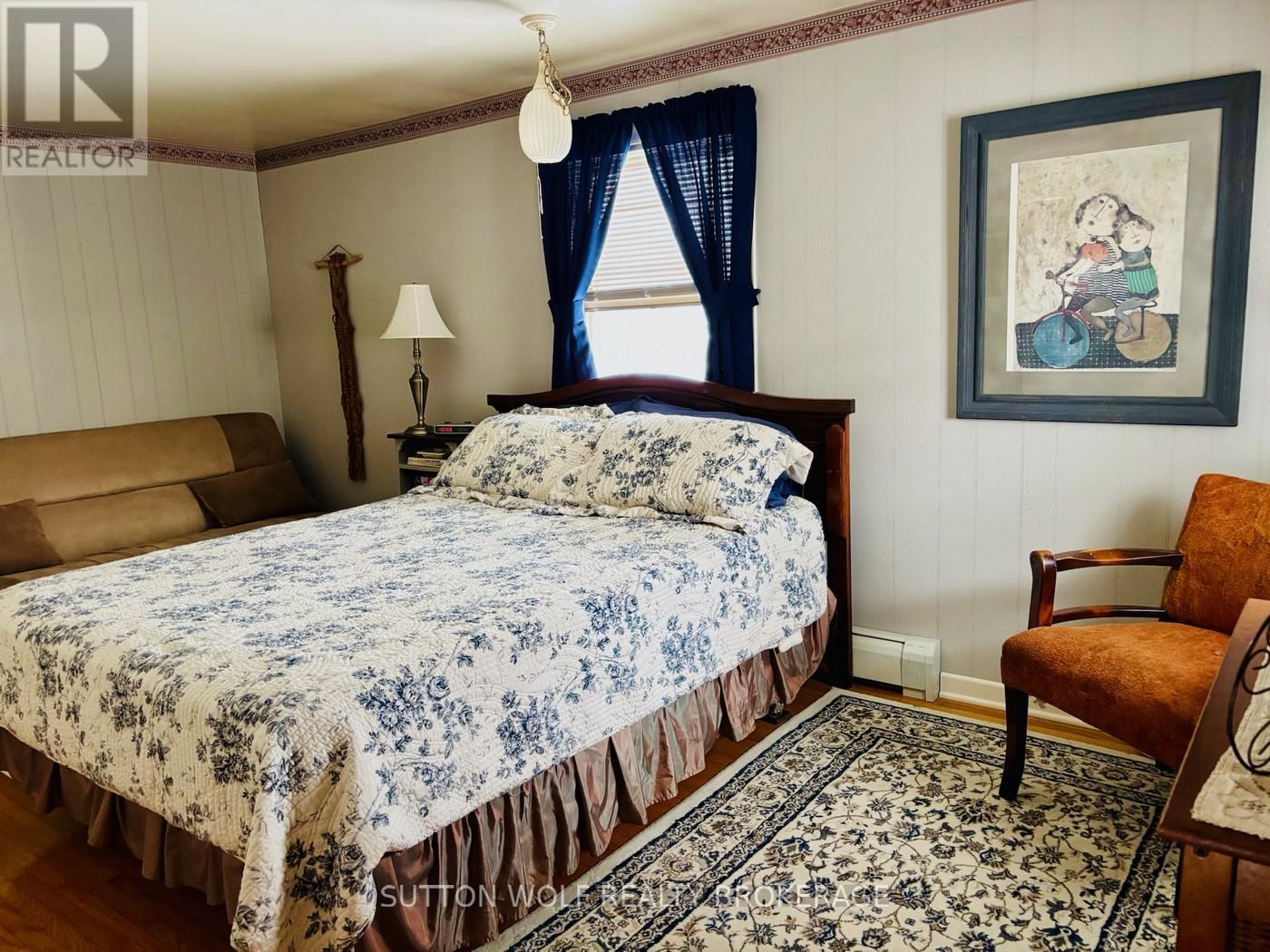 315 Caradoc Street N, Strathroy-Caradoc, ON - Indoor Photo Showing Bedroom