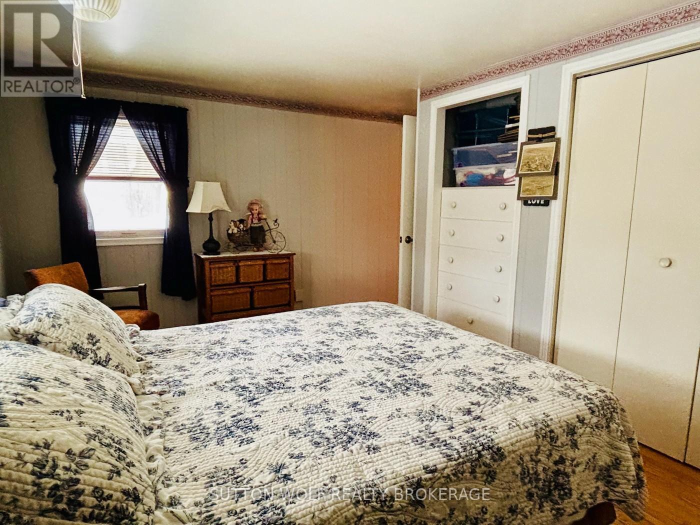 315 Caradoc Street N, Strathroy-Caradoc, ON - Indoor Photo Showing Bedroom