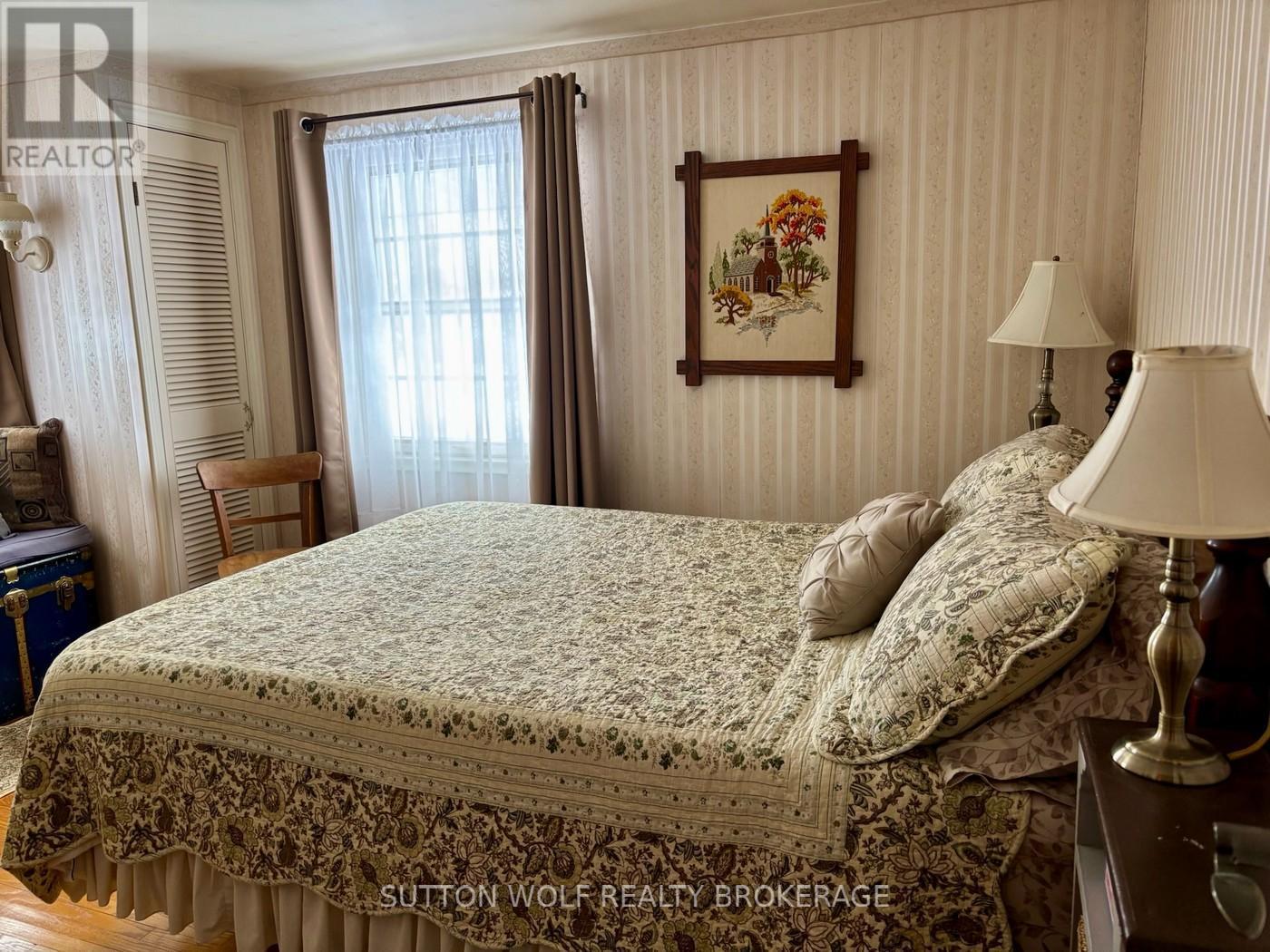 315 Caradoc Street N, Strathroy-Caradoc, ON - Indoor Photo Showing Bedroom