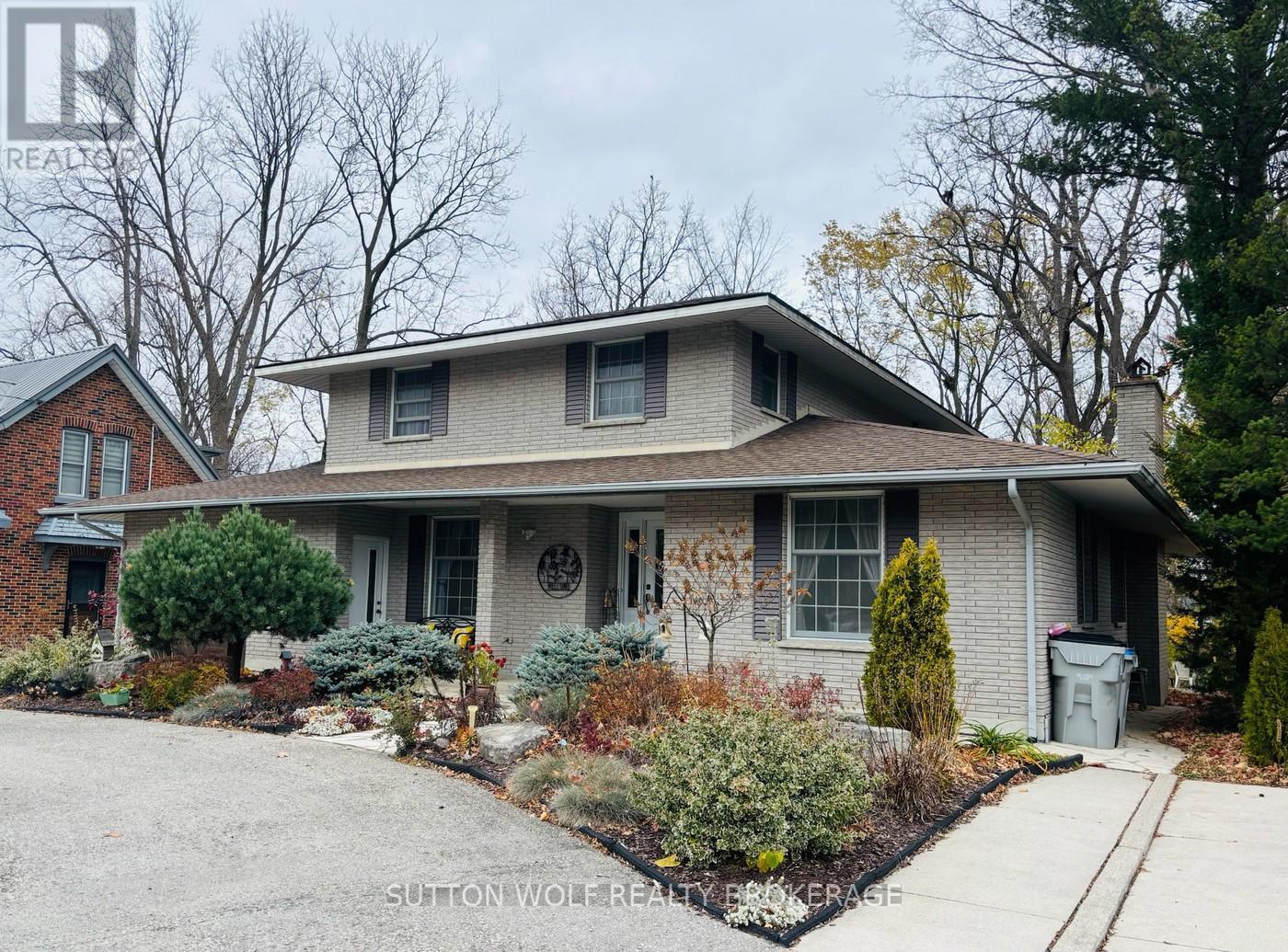 315 Caradoc Street N, Strathroy-Caradoc, ON - Outdoor With Facade
